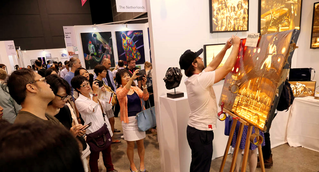 Max Zorn taping live for Art Basel Hong Kong and AAF Hong Kong in front of a crowd of visitors